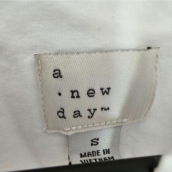 Women's A New Day White Collared Button Down Shirt Size Small - Picture 2 of 5